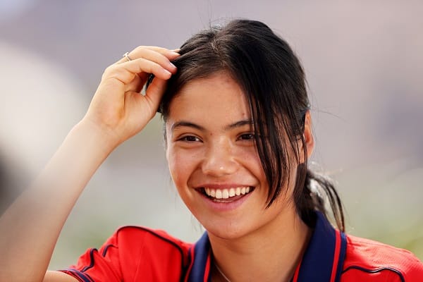 Tennistähti Emma Raducanu on tekemässä paluuta kentille Tennistähti Emma Raducanu on tekemässä paluuta kentille