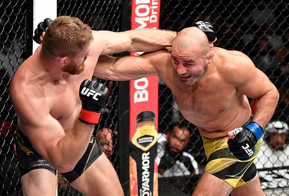 UFC-kehässä tehtiin historiaa UFC-kehässä tehtiin historiaa