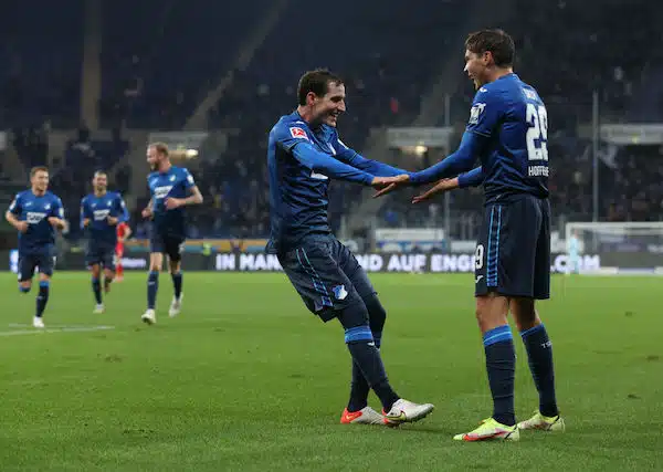 Bundesliigassa nähtiin yllättävä vierasvoitto