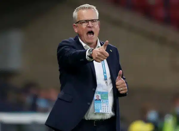 Ruotsin EM-haaveet murskaksi - potku-uhka leijailee päävalmentajan yllä Ruotsin EM-haaveet murskaksi – potku-uhka leijailee päävalmentajan yllä