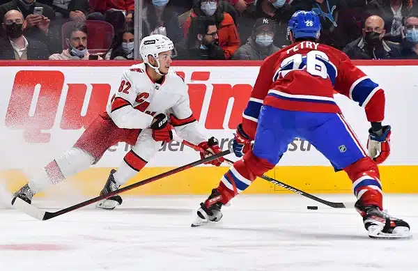 Jesperi Kotkaniemi rankaisi entistä seuraansa! – myös Sebastian Aho avasi maalitilinsä