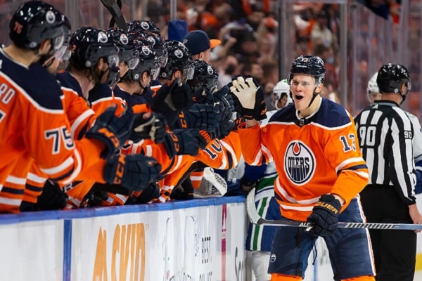 Jesse Puljujärveä kaavaillaan todellisen NHL-supertähden rinnalle Jesse Puljujärveä kaavaillaan todellisen NHL-supertähden rinnalle