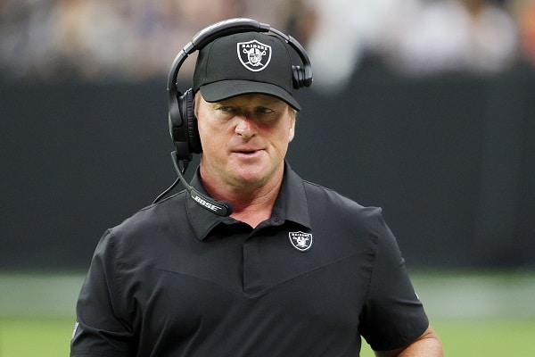 Rasismia, homofobiaa, naisvihaa – NFL-luotsi joutui eroamaan