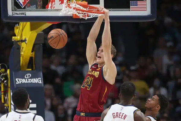 ”Maajoukkuekoriksessa ei saa mitään ilmaiseksi” – Lauri Markkanen palaa johtajan roolissa Susijengiin