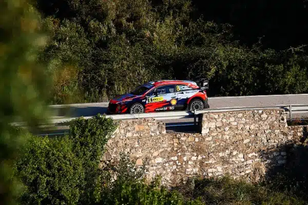 Katalonian MM-rallissa draamaa! Tähtikuski ajoi ulos (ek 4)