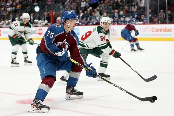 NHL:ssä kautensa aloittanut suomalaishyökkääjä vihdoin maalin makuun – osui saman tien kahdesti