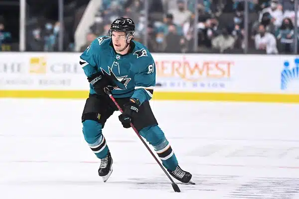 Karua – suomalaispuolustaja loukkaantui toisessa NHL-ottelussaan