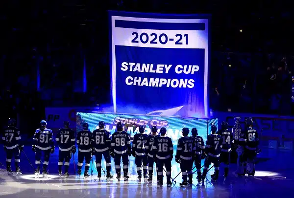 Hyökkääjä allekirjoitti jatkosopimuksen – teki tempun, johon ei oltu ylletty NHL:ssä lähes 40 vuoteen