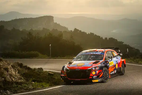 EK13: Thierry Neuville ajoi dominoivan päivän Katalonian MM-rallissa, Rovanperä voi vain varmistella sunnuntaina