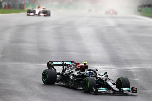 Valtteri Bottaksen häikäisevä esitys sai F1-asiantuntijan esittämään kovan kysymyksen: ”Onko heillä oikea mies toisessa autossaan ensi vuonna?” Valtteri Bottaksen häikäisevä esitys sai F1-asiantuntijan esittämään kovan kysymyksen: ”Onko heillä oikea mies toisessa autossaan ensi vuonna?”