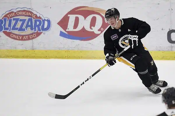 Suomalaisten AHL-maalikuningas nostettiin NHL:ään – ”Olemme innoissamme hänestä”