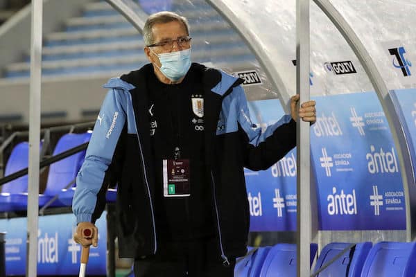 Oho! 15 vuotta samaa jalkapallomaata valmentanut valmentajavelho on saanut potkut