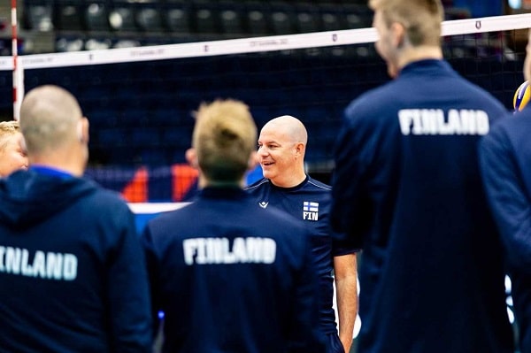 Suomen lentopallomaajoukkueen päävalmentajalle potkut Suomen lentopallomaajoukkueen päävalmentajalle potkut