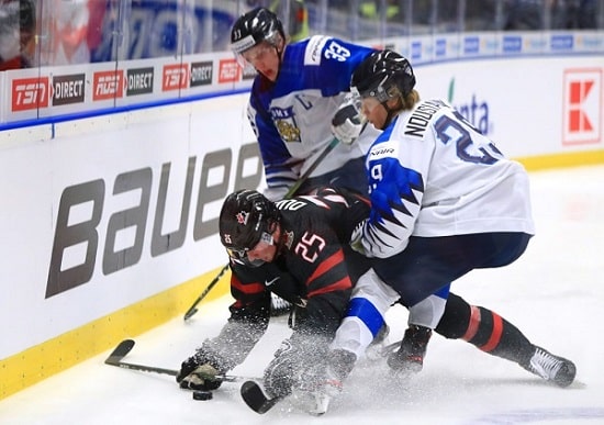 Leijonissa säväyttänyt puolustaja sai NHL-sopimuksen Leijonissa säväyttänyt puolustaja sai NHL-sopimuksen