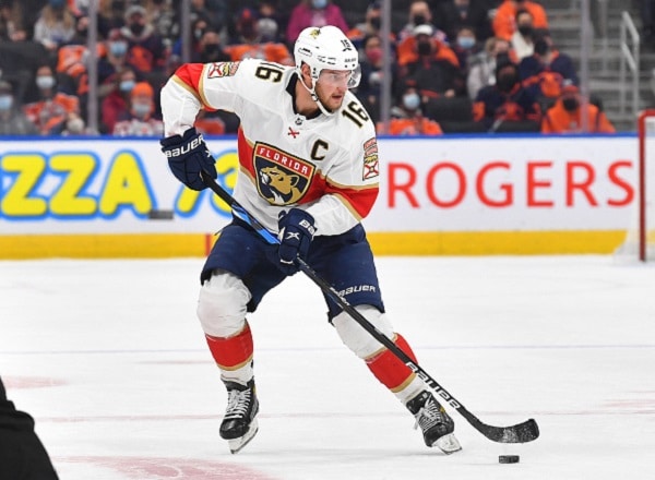 Aleksander Barkov ripitti joukkuettaan - ikävä epäilys kalvaa kipparin mieltä Aleksander Barkov ripitti joukkuettaan – ikävä epäilys kalvaa kipparin mieltä