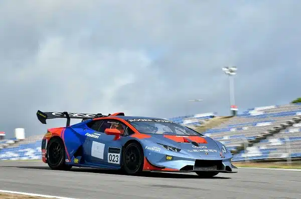 Suomalaiskuski säväytti Lamborghinin ratissa – upeita kierrosaikoja F1-sarjasta tutulla radalla