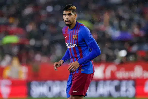 FC Barcelona kiinnitti tärkeän palasen – pelaaja kertoi nyt miksi hän jäi seuraan