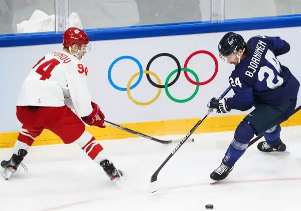 Kultaleijona vaihtaa maata ja sarjaa Kultaleijona vaihtaa maata ja sarjaa