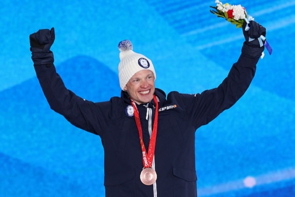 Iivo Niskanen jahtaa perjantaina olympiakultaa – ”Mitaleistahan täällä tietysti hiihdetään”