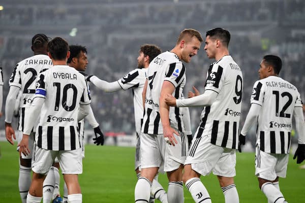 Juventus vei huippuottelun nimiinsä ja nousi sarjan kärkeen Juventus vei huippuottelun nimiinsä ja nousi sarjan kärkeen