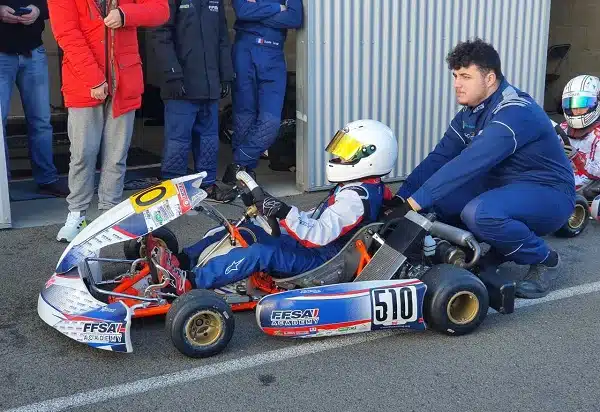 Suomalainen maailmanmestari avasi ovia kahdelle nuorelle lupaukselle – tästä akatemiasta on jalostunut myös F1-kuskeja