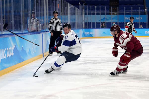 Leo Komarov pelikieltoon Ruotsissa Leo Komarov pelikieltoon Ruotsissa