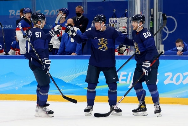 Leijonien olympiakultajoukkueen maalitykki vaihtaa KHL:n Sveitsiin Leijonien olympiakultajoukkueen maalitykki vaihtaa KHL:n Sveitsiin