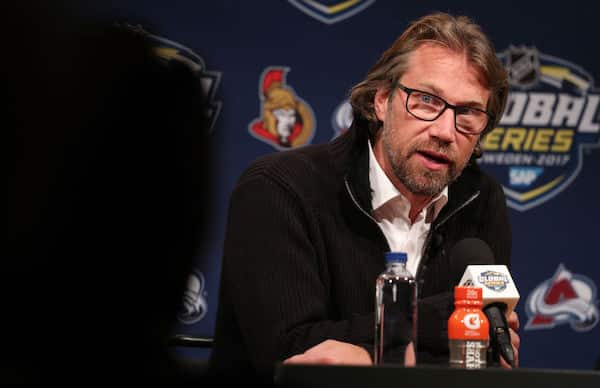 Jääkiekkolegenda Peter Forsberg kritisoi Ruotsin päävalmentajaa rajusti - "Ehkä hänen kannattaisi vain istua sohvalla" Jääkiekkolegenda Peter Forsberg kritisoi Ruotsin päävalmentajaa rajusti – ”Ehkä hänen kannattaisi vain istua sohvalla”
