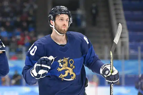 Leijonien tähtipelaaja siirtyy NHL:stä Ruotsiin Leijonien tähtipelaaja siirtyy NHL:stä Ruotsiin