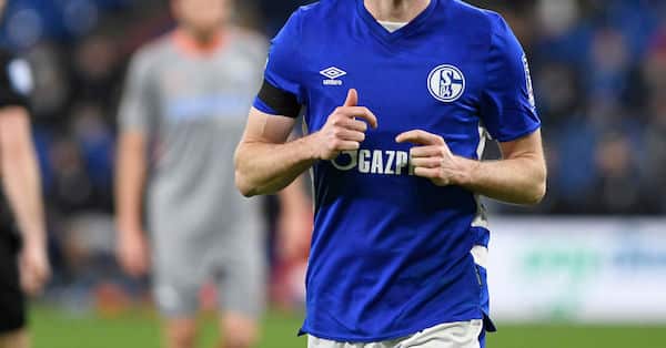 Saksalaisseuralta odotettu ja kaivattu päätös: venäläisen jättiyrityksen logo poistuu pelipaidasta välittömästi