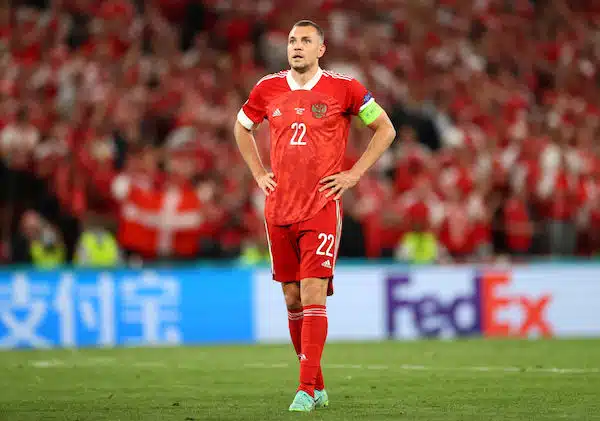 Venäjän kapteeni taipui kovan paineen alla - selitteli "ettei ole politiikan asiantuntija" Venäjän kapteeni taipui kovan paineen alla – selitteli ”ettei ole politiikan asiantuntija”