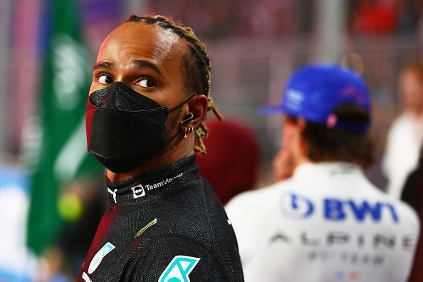 Tällaisen viestin Lewis Hamilton sai kuulla pomoltaan tiimiradiossa - karua tekstiä Tällaisen viestin Lewis Hamilton sai kuulla pomoltaan tiimiradiossa – karua tekstiä