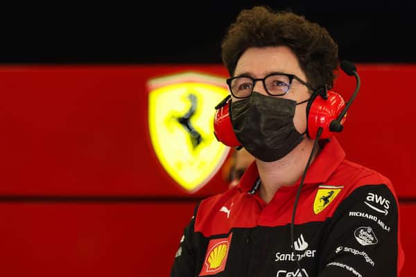 Ferrari-pomolta kehut Mercedeksen suuntaan - "Onnittelut heille" Ferrari-pomolta kehut Mercedeksen suuntaan – “Onnittelut heille”