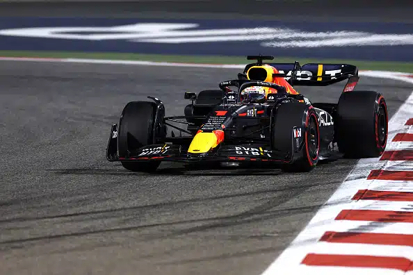 Max Verstappen pelaa kovaa peliä – napsahtaako kohta rangaistus? Max Verstappen pelaa kovaa peliä – napsahtaako kohta rangaistus?