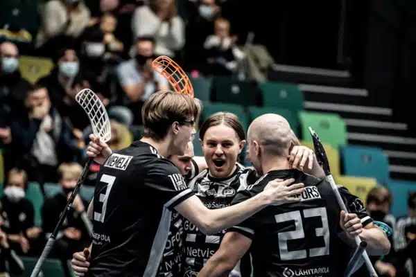 Hallitseva mestari kukisti sarjakärjen F-liigassa
