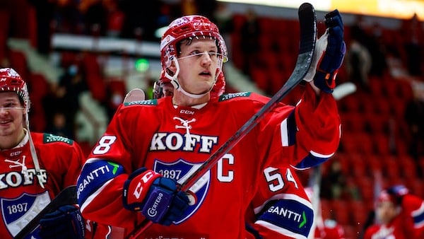 Raju lämäri kolahti HIFK-kapteenia päähän - Ville Peltonen: ”Ei ihan tarkkaa tietoa vielä” Raju lämäri kolahti HIFK-kapteenia päähän – Ville Peltonen: ”Ei ihan tarkkaa tietoa vielä”