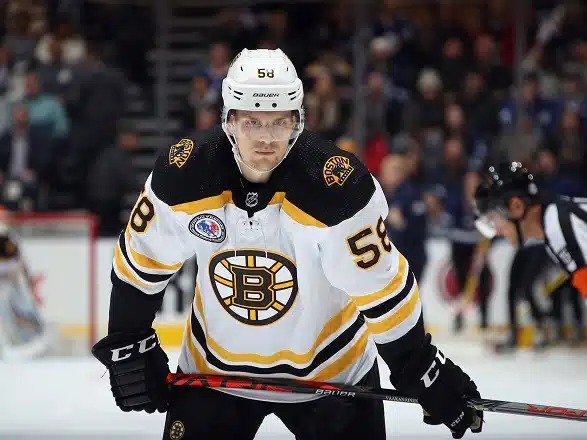 Puolustaja Urho Vaakanainen vaihtoi seuraa NHL:ssä Puolustaja Urho Vaakanainen vaihtoi seuraa NHL:ssä