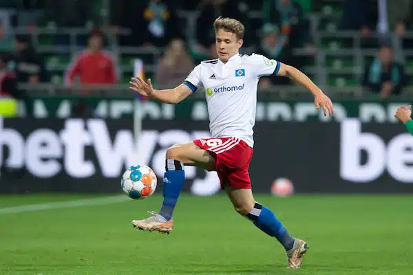 Suomalainen jalkapallon superlupaus allekirjoitti pitkän jatkosopimuksen Saksaan Suomalainen jalkapallon superlupaus allekirjoitti pitkän jatkosopimuksen Saksaan