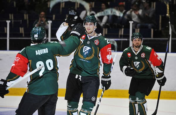 Suomalaispuolustaja suuri sankari – Färjestad Ruotsin jääkiekkomestariksi 11 vuoden tauon jälkeen