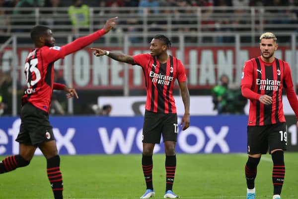 AC Milan saa tähtihyökkääjän sopimuksen maaliin AC Milan saa tähtihyökkääjän sopimuksen maaliin