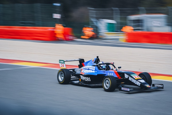 Ossi Oikarinen suomalaisen huippulupauksen insinöörinä – "Ammattimies" Ossi Oikarinen suomalaisen huippulupauksen insinöörinä – ”Ammattimies”