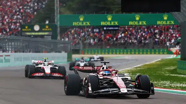 Valtteri Bottakselle ylistystä Ferrarin ex-kuskilta - samalla virnuilua Lewis Hamiltonille: ”Luki Alfa Romeon nimen takasiivestä” Valtteri Bottakselle ylistystä Ferrarin ex-kuskilta – samalla virnuilua Lewis Hamiltonille: ”Luki Alfa Romeon nimen takasiivestä”