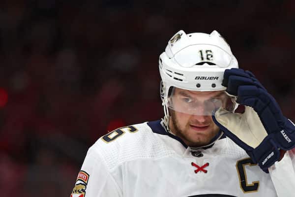 Aleksander Barkov Floridan sankarina – Sakari Manninen debytoi