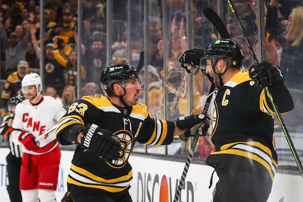 Mitä ihmettä? Tuukka Rask tekee NHL-paluun poikkeuksellisessa roolissa