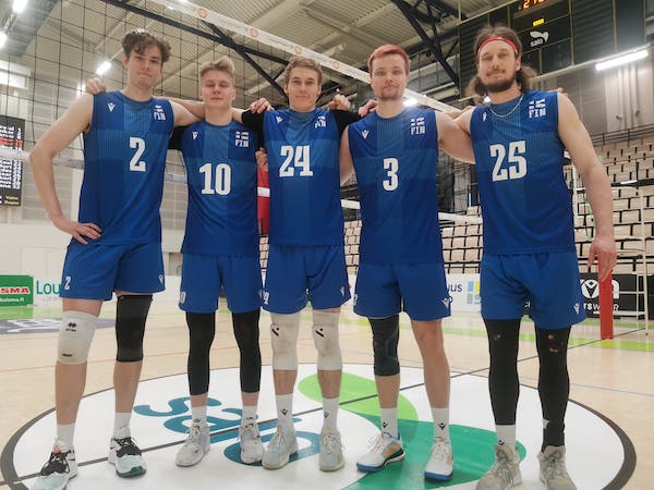 Suomen lentopallomaajoukkueessa nähtiin useita debytantteja – Viro kaatui