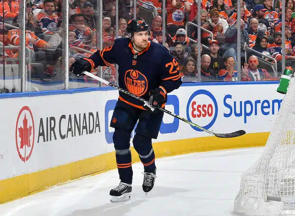 Suomalaisvalmentaja veisteli NHL-supertähdestä - "Näytöt pitää antaa ensin treeneissä" Suomalaisvalmentaja veisteli NHL-supertähdestä – ”Näytöt pitää antaa ensin treeneissä”