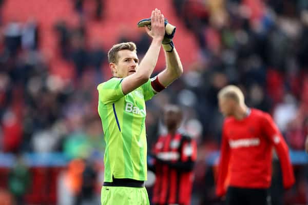 Lukas Hradecky palasi maalille - joukkue pelaa sensaatiomaista kautta Lukas Hradecky palasi maalille – joukkue pelaa sensaatiomaista kautta