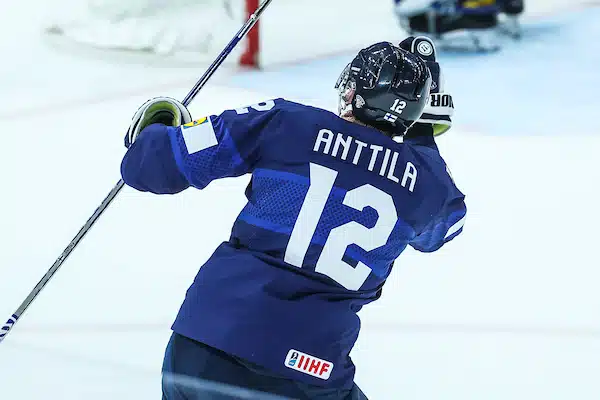 Lauri Marjamäeltä kauniita sanoja Marko Anttilasta - "Jo ottelupalaverissa käytiin läpi" Lauri Marjamäeltä kauniita sanoja Marko Anttilasta – ”Jo ottelupalaverissa käytiin läpi”