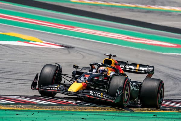 Max Verstappen asetti toivonsa Mercedekseen - "Heidän täytyy tehdä minulle palvelus" Max Verstappen asetti toivonsa Mercedekseen – ”Heidän täytyy tehdä minulle palvelus”