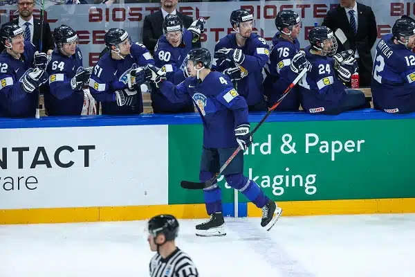 Kulta-Leijona teki ratkaisun seurastaan